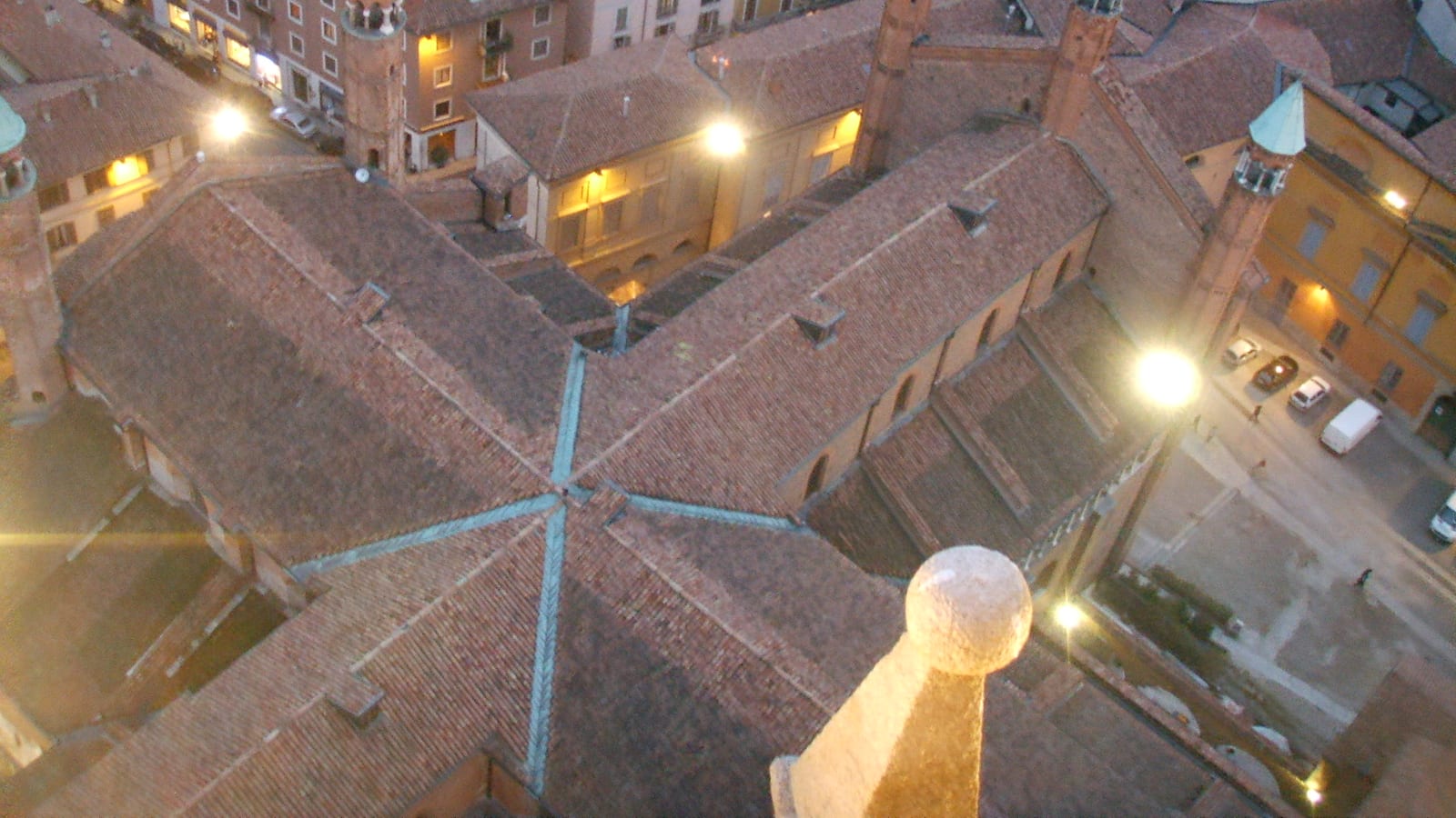 Il centro di Cremona visto dal Torrazzo, con Piazza del Comune