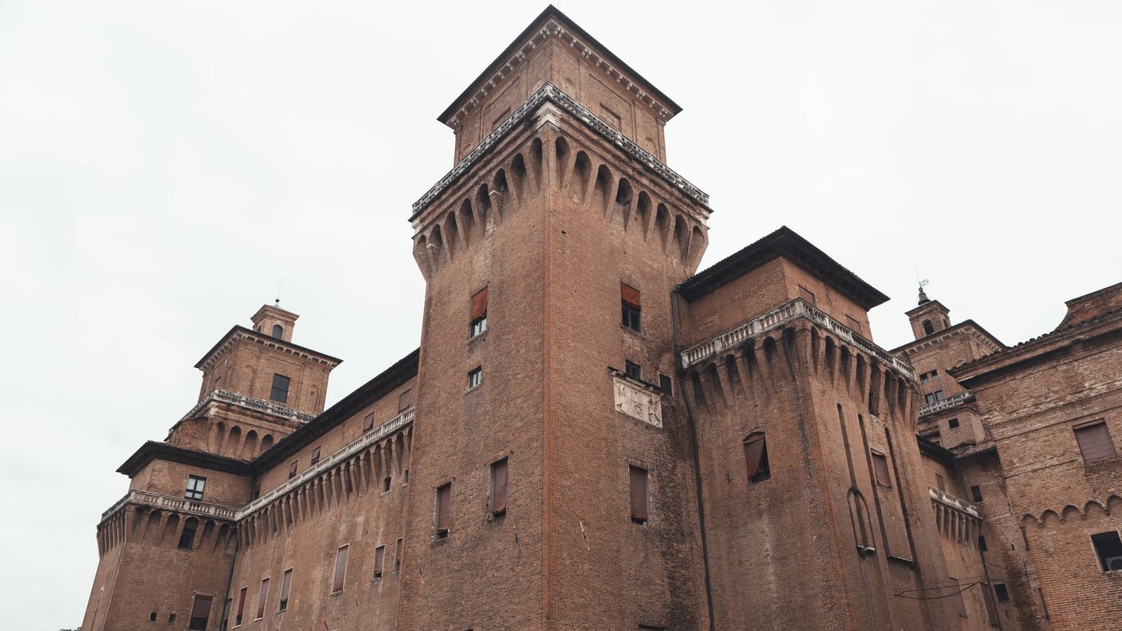 Il Castello Estense di Ferrara, con il fossato